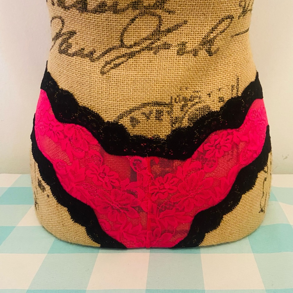 💕🖤NEW w/o TAGS VTG y2k Victoria’s Secret Sexy Little Things Lace Thong - M🖤💕